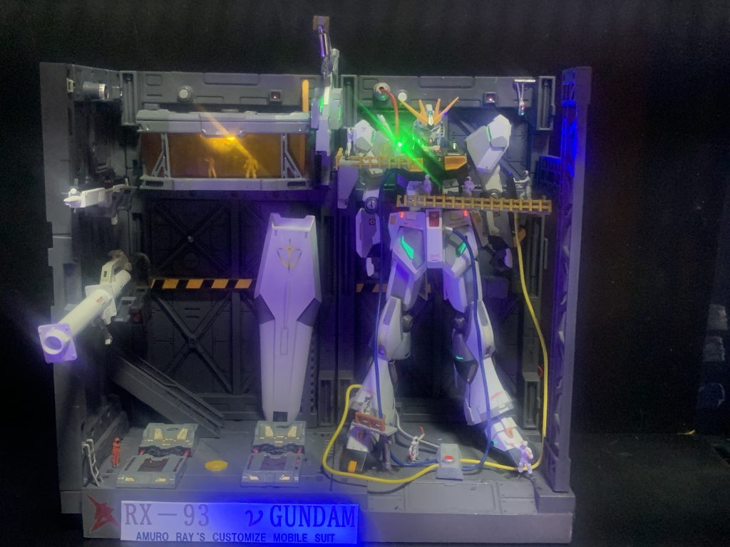 正面からのショット。コクピット内にもLEDライトにて電飾化しているのですが画像だとほとんどわかりませんね。(gundam-kao5)