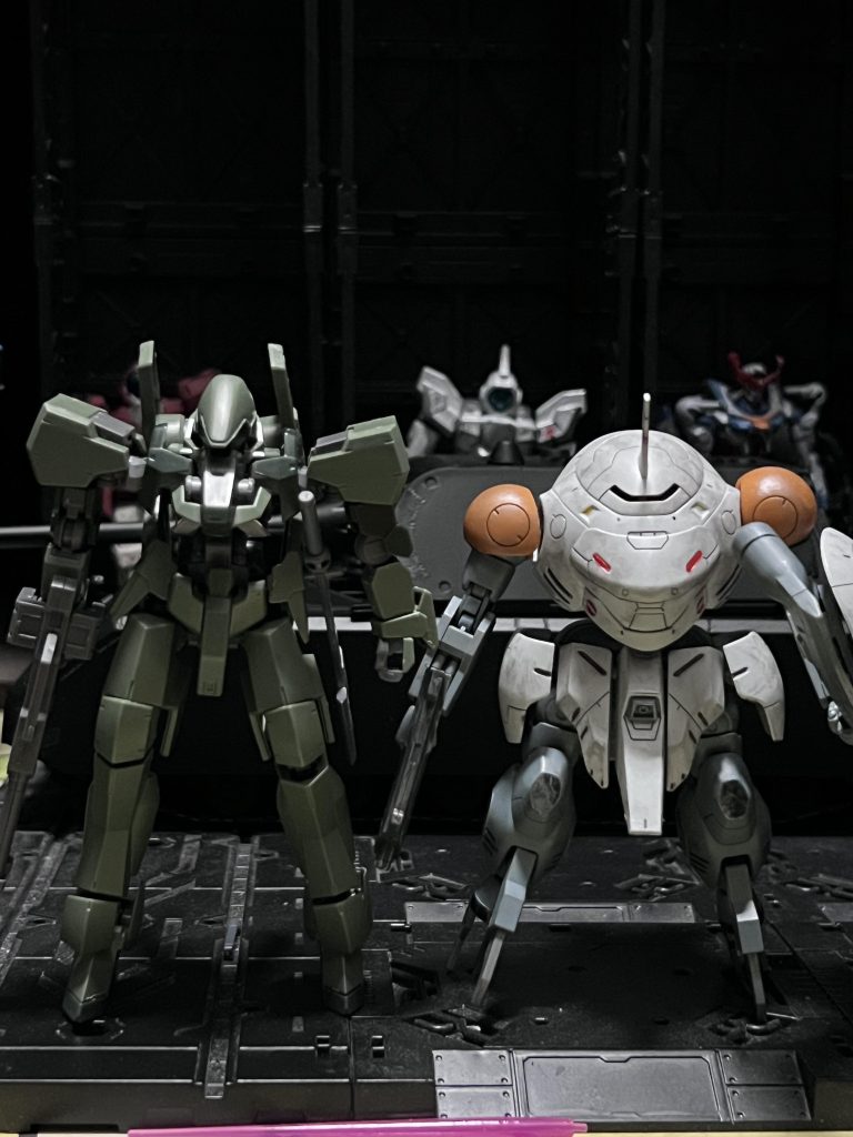 一緒に買ったグレイズと並べると結構小さい