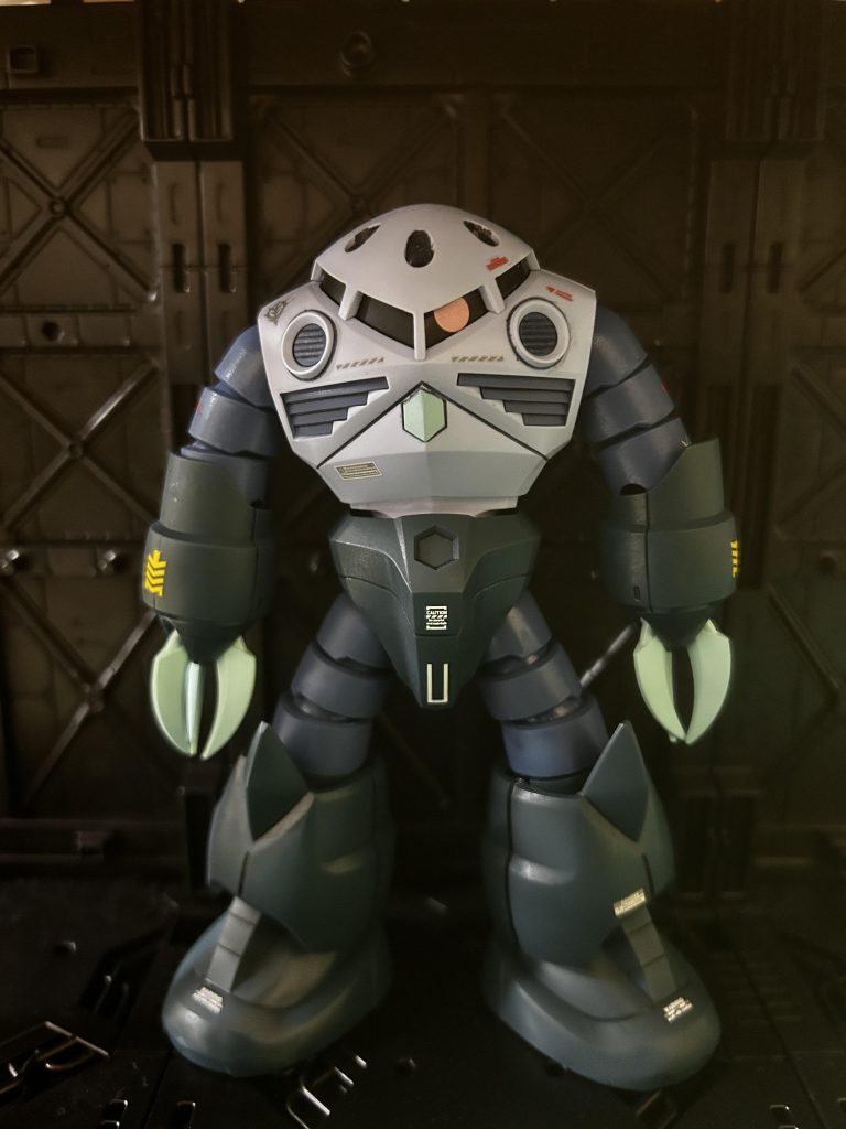 このずんぐりとした体躯、ガシガシ動いてポーズも決まるのでズゴック系はブンドドが本当に楽しいですデカールは敢えて少なめ、シャア専用ズゴックより目立たないように仕上げようというイメージです。