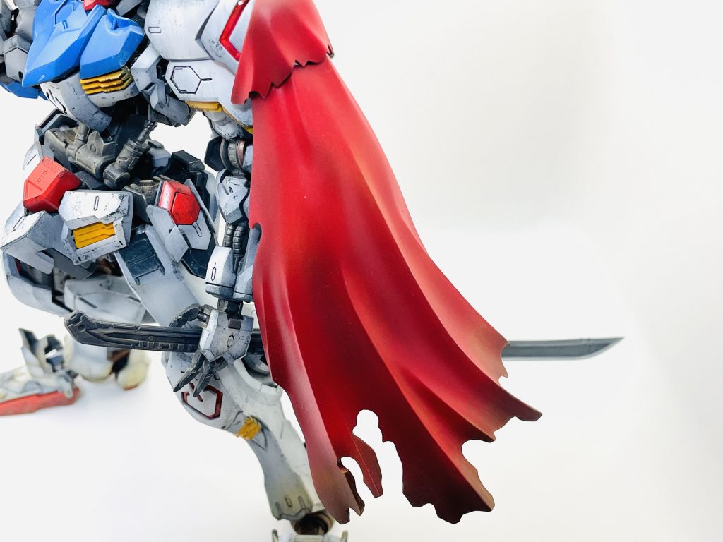 メタルビルドにインスパイアされたマントは、コトブキヤのMSGを使用