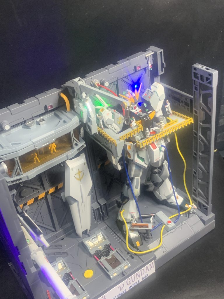 斜め上からのショット。やはりνガンダムはカッコいい‼️(gundam-kao2)