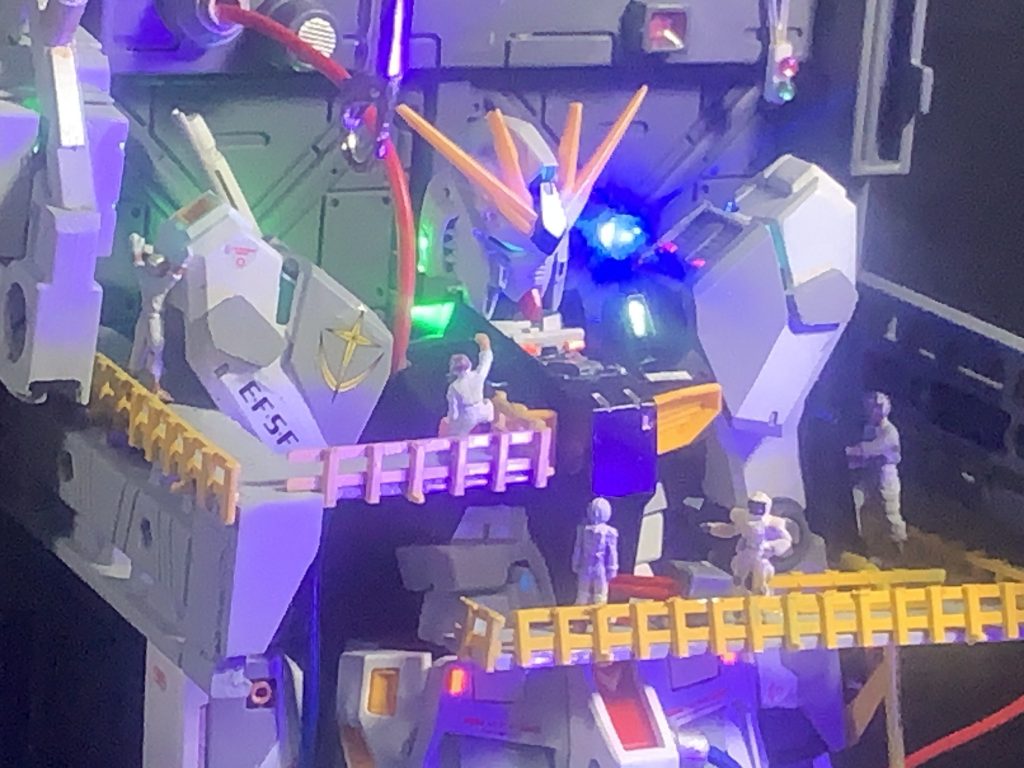 整備士達のフィギュアによるメンテナンス風景が良い味出しています。