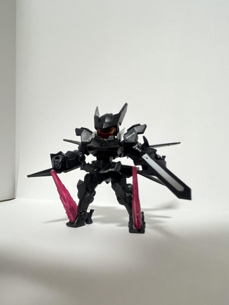 足パーツを少し削ってエフェクトパーツをはめましたエフェクトパーツは26弾のイモジャです