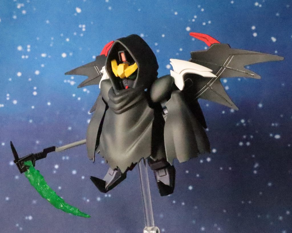 肩の白いパーツは、ネオジム磁石で着脱できます。