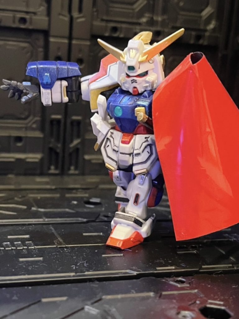 ギアナ高地に取り残されていたシャイニングガンダムを新ガンダムファイト第一回大会に向けて再生•再構築した改修機