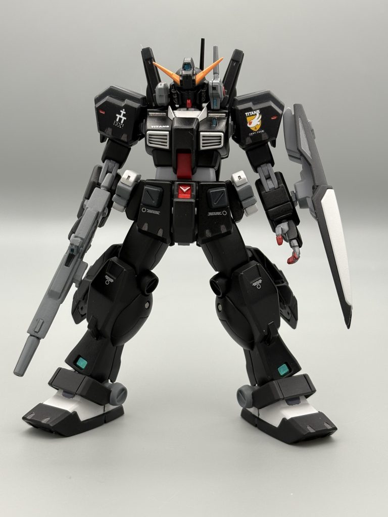 デカールは最低限に全面のみで。シルバリングしてしまい、修正に苦戦しました。全塗装故に立ち姿のみで…