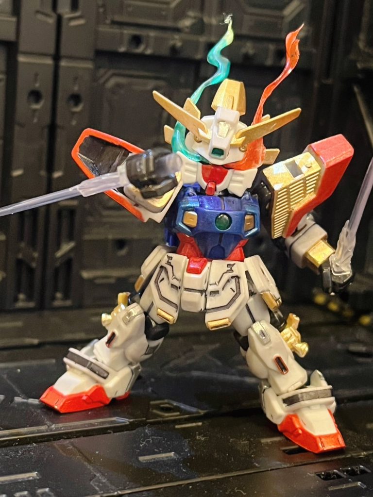 動力には新型熱核融合炉を採用し、パイロットの感情と東洋思想の「気」に反応するエネルギーマルチプライヤーを搭載。これにより生成されるEMP粒子は機体の金色化•メタリック化フェイズシールド量子化限定的な再生機能　　など多彩な現象を引き起こす。