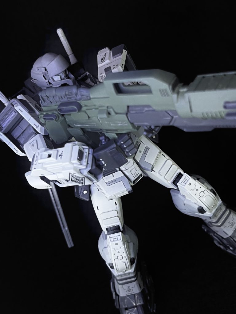 スターシップトゥルーパーズは25年も前の映画なので知らない人も多いと思いますが、地球連邦という軍事政権に支配された世界を舞台に、人類と宇宙昆虫（アラクニド）との戦争を皮肉たっぷりのプロパカンダ映像を交えて繰り広げる、大作映画です。っていうか最高のおバカ映画です。 もっと知りたいですか？