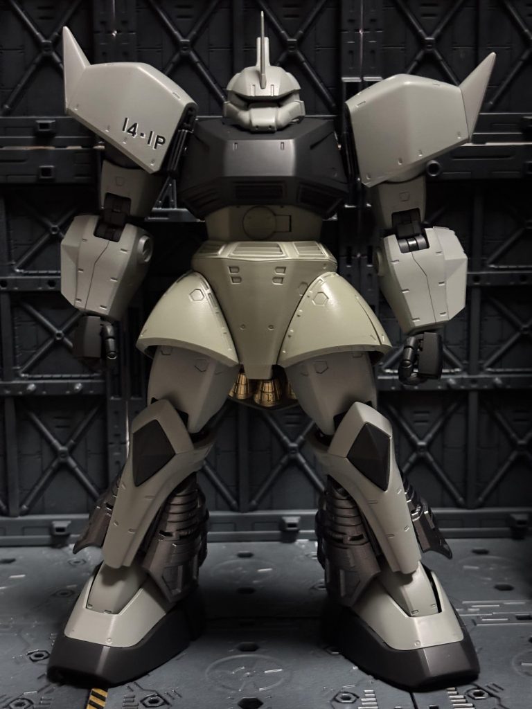 フロントビュー脚部装甲着脱して内部フレーム露出