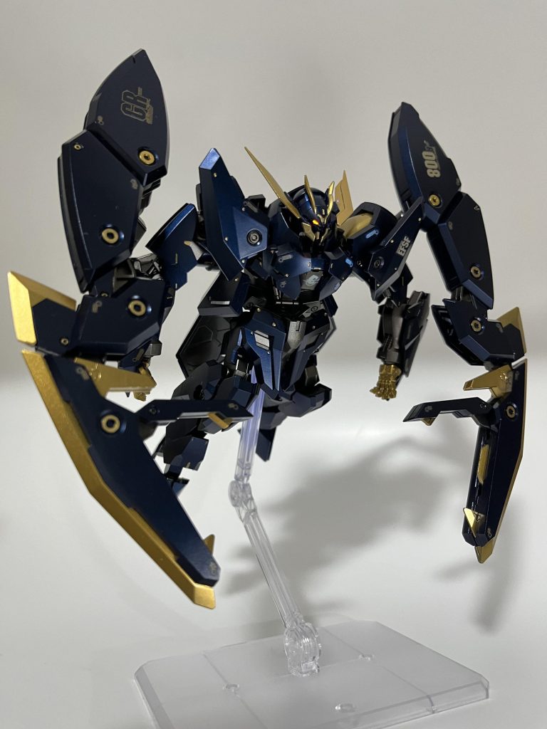 ホビーショーで見た時は特になんとも思わなかったですが、発売日に店で展示していたザガンを見てボリューム感、マッシブさに見惚れてしまいました