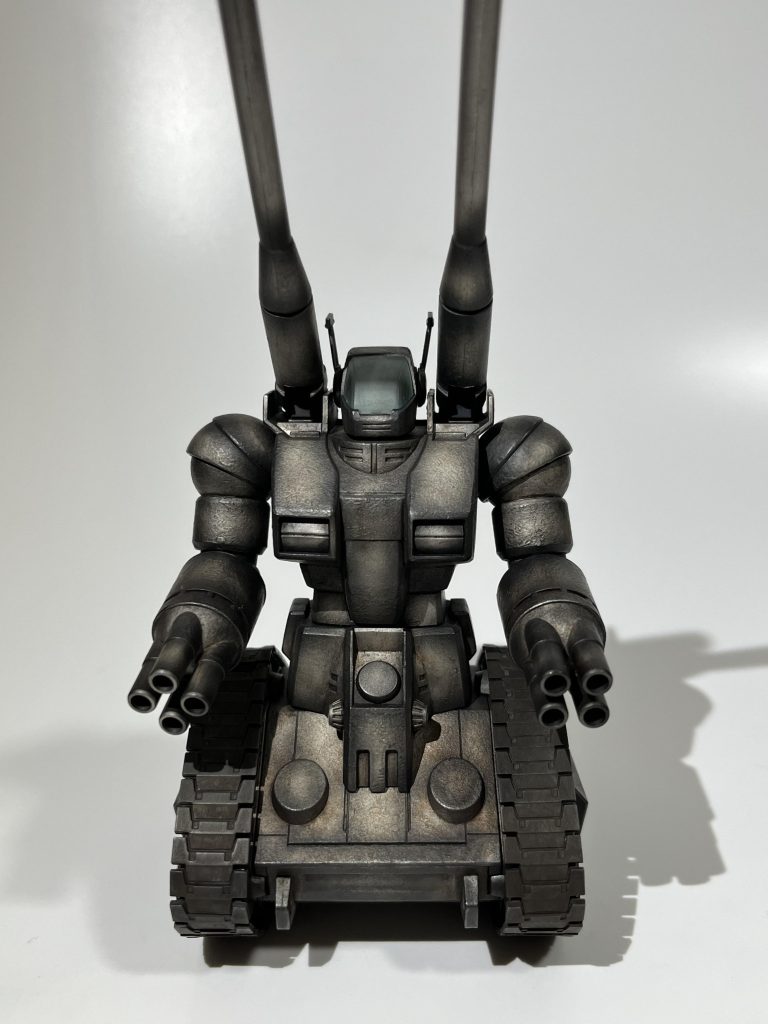 塗装前に溶きパテをポンポンしていい感じに表面がボコボコしています鋳造表現です