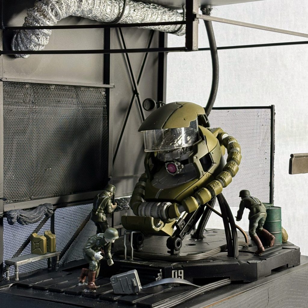 ザクヘッド　ジオラマ　格納庫