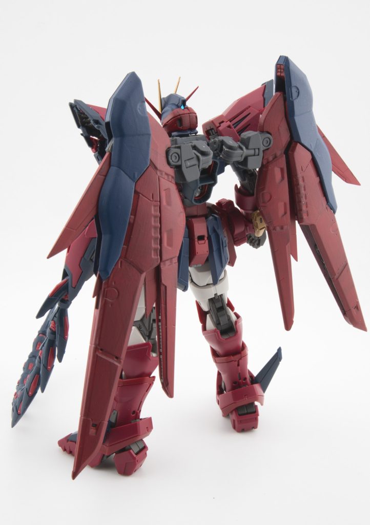 エピオンは格安で手に入れたジャンク品で羽が付いてなかったので代わりにデスティニーの羽を付けてみました。