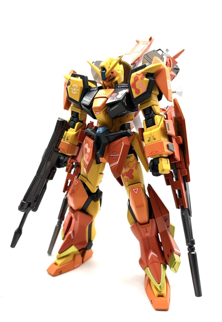 カラーリングは元々のキットの印象をガラリと変えたかったので、イエローとオレンジをメインで使用。