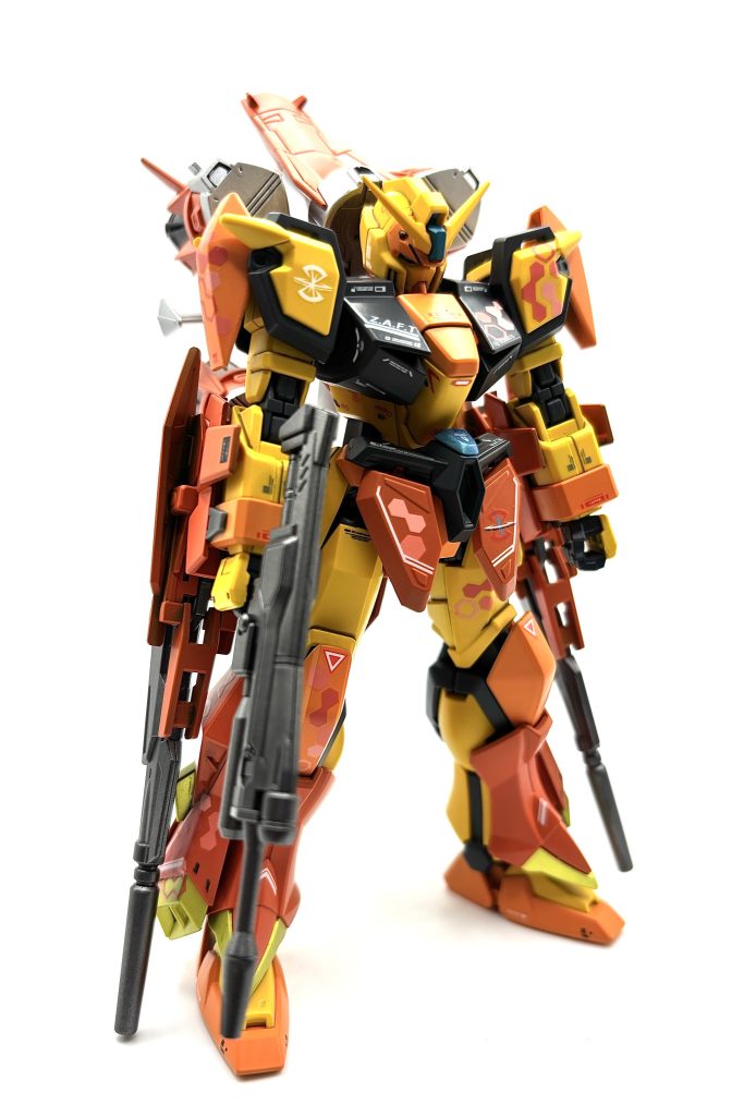 腕に付けた武器はビルドブースターMrk.2から拝借。ネオジム磁石で装着しています。ブリッツの装甲は一部だけ使用してデュエルのスタイルの良さを活かしてみました。