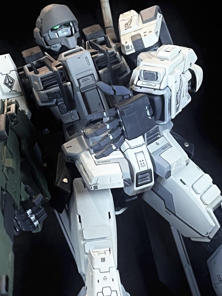 普段は全塗装のガンプラに汚しとか入れないのですが今回は戦場で砂まみれになっている機動歩兵をイメージしてウォッシングを加えました もっと知りたいですか？