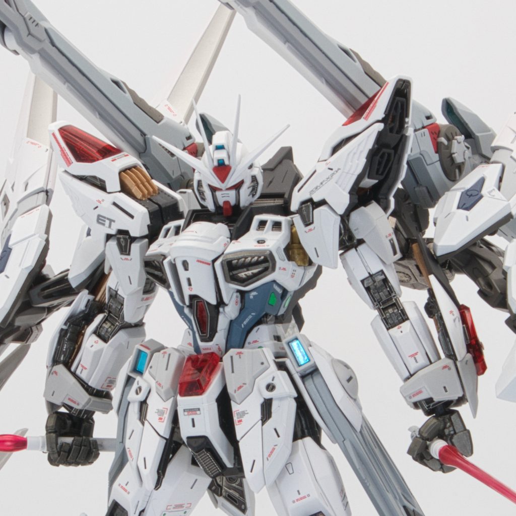 プロトタイプと言っても本体は無改造ですが😅色はロールアウトカラーっぽい感じで白多め。白いストフリといえばトワイライトコーティングですが66,000円もするのに売り切れちゃうもんなんですねえ。すごいな。で、ストフリって名前の頭にストライクって付いてるしストライクガンダムみたいにストライカーパック運用のフリーダムにしてみました。なのでプロトタイプ。