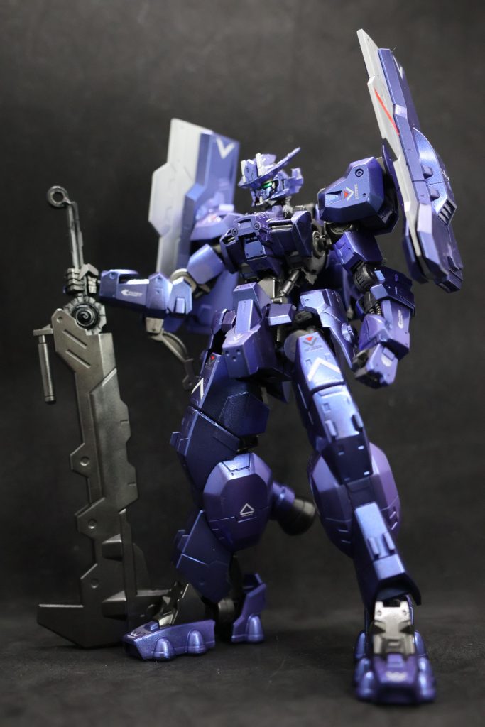 全体図全パーツにピアノブラック後◎青紫⇒ボーンペイント偏光パープル/ブルー◎黒⇒クレオス メタルブラックに銀少々◎銀⇒クレオス スーパージュラルミンデカールは「水星の魔女」の市販公式デカール最後にフルグロスクリアを吹いて完成としました。