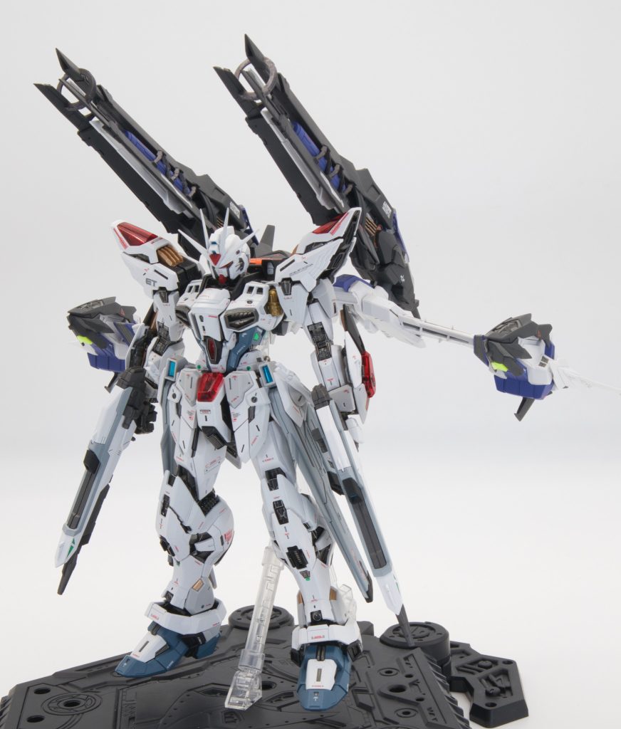 ライジンストライカー。さっきから陣営関係無しにストライカーパックくっつけてますが、SEEDの世界だと技術パクりまくりだからまあ問題ないでしょう