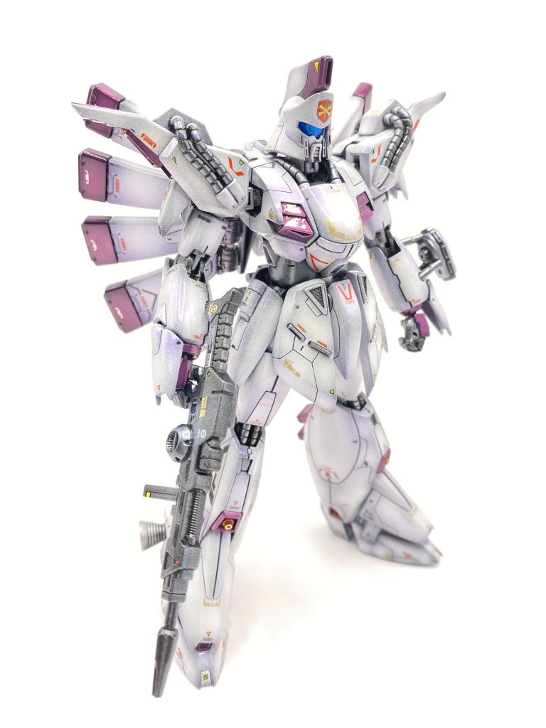 赤が機体色に影響大なので白背景に戻します💦毎度のグラデキャンディ塗装です個体差なのかもしれませんけど、この機体ヒケが少ない素晴らしいキットでした、よって下地処理は楽でした( ´∀` )