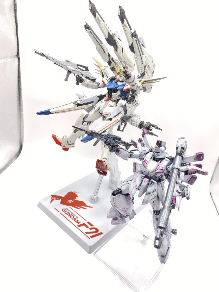 すみません💦F91作ってないのでメタルビルドと記念撮影(^^♪メタルビルドはスケール表示ないのですが、多分1/100だと思います丁度ええ塩梅です( ´∀` )