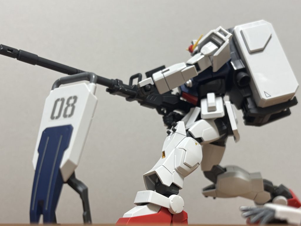 セカンドテイク。ここからは角度の問題になる。ちなみに手前に手首を置いているのは、原作リスペクトだけれど、サイズ的にMGとかのをもっと手前に置いた方がぽくなる気がする。