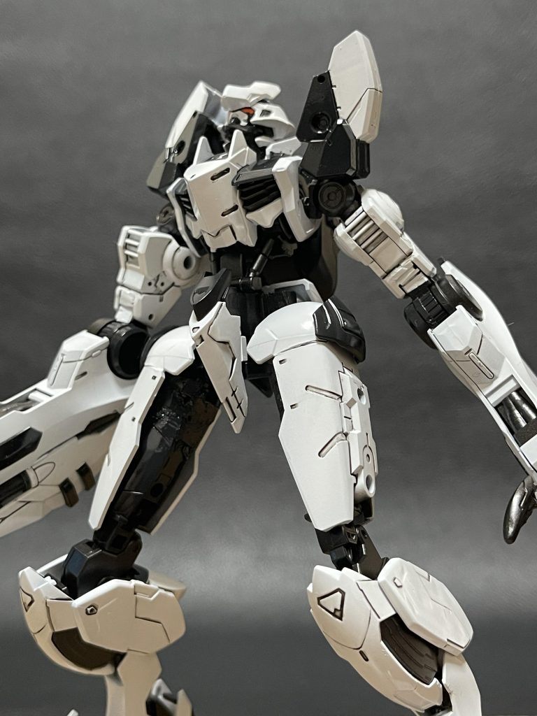 ここまでご覧いただきありがとうございました♪今回のネタも随分前から作成したいなと思っていたものですが中々実現せず、アナザーコンということでようやく制作したものになります。今回のはパシフィックリムに出てくるタシットローニンというパシフィックリム世界の日本が建設したイェーガーをモチーフにしています。機体色などはそれっぽく塗装出来てるかなと思いますが、流石に🇯🇵マークは塗装しませんでしたw満足いく仕上がりには出来たかなと思いますので次のネタも頑張ります！それではまた〜👋