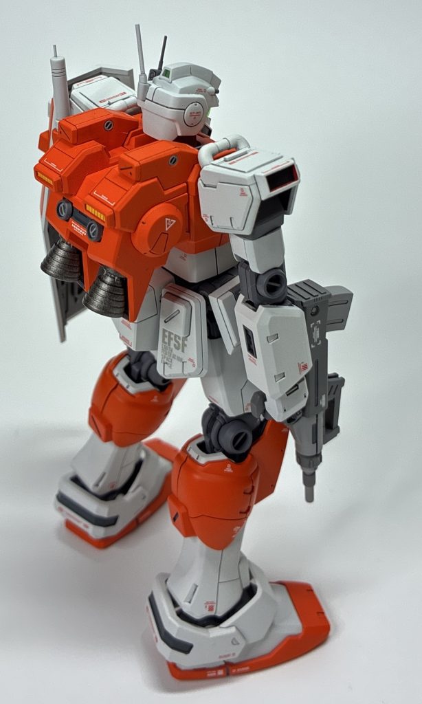 リアビューこのゴツいバッカパックがパワードの魅力ですね。リアスカートは分割後、根元にイエローサブマリンの小径ボールジョイントを仕込み、独立可動できるように加工しています。それほど難しくないのでオススメです。