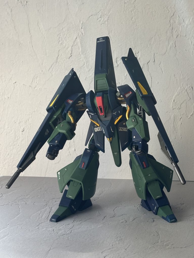 ロザミアがⅠ号機、オーガスタの一般人用試験機が２号機、ヤザン乗機が３号機という設定です。