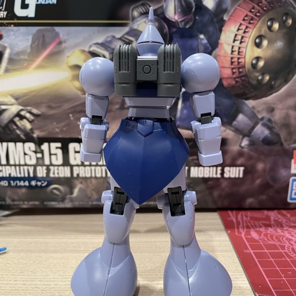 ギャンの素組みです前回ガンダム作ってる際に一度組んだパーツが分解できなかったという問題があり今回はいわゆるダボ処理をしてみましたそのおかげかパーツセパレーターを使えば力要らずで分解できるようなりましたダボ処理自体は穴をデザインナイフで拡大、ダボピンをちょっと切り飛ばすくらいの簡単処理でしたでもプラモに不可逆の処理をするのってちょっと不安になりますよね…僕だけですかね笑これからまたモールドの掘り直しのために分解します、年末なので今のうちにがっつり進めたいですねー（2枚目）