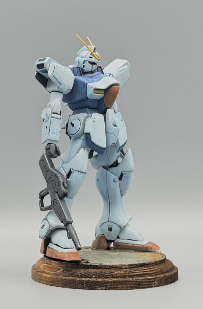 膝のボリュームをかなり大きくしています。