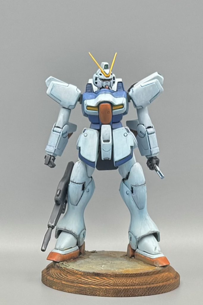 イエロージャケットの新鋭機との戦闘に巻き込まれながらも、スペシャルの片鱗を見せたヴィクトリーです。この後のウッソの過酷な体験に共感して物悲しげな塗装表現にしてみました。