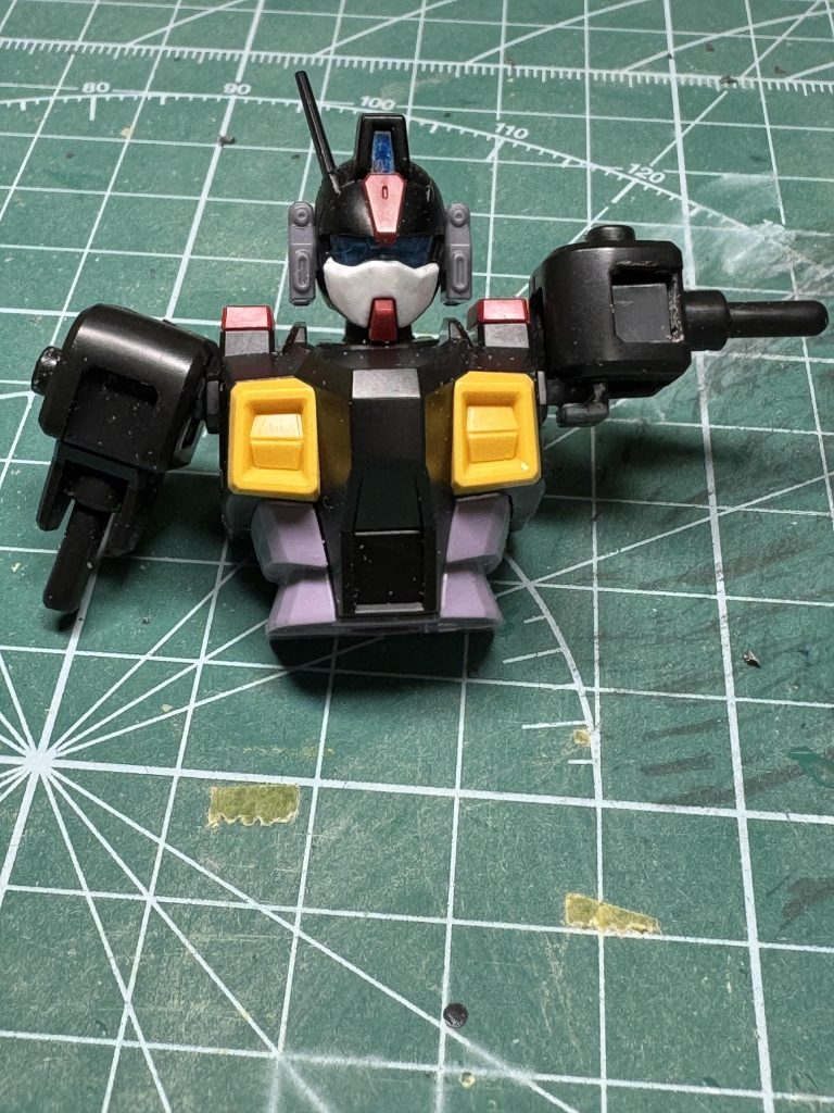 市販のジョイントパーツを使っているので両肩ともここまで上がります。