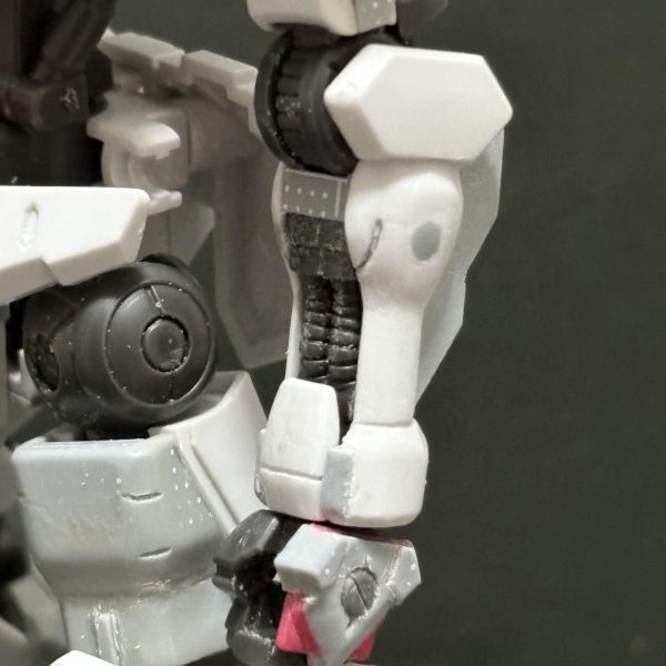 全身の工作がある程度完了しました！まだ工作が残ってる部分もありますが、次は腰のブースターに取り掛かります。（5枚目）