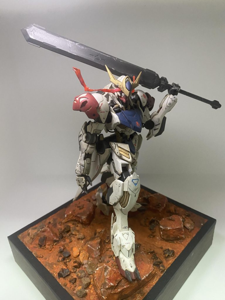 今回は初めてなので軽めのジオラマ制作塗装する気が無かったのですが、気づいたら全塗装してました。ウォッシングとタッピングは初めてやりましたが、まあまぁなのではと。オプションセットがなかったので、平手は別キットから。