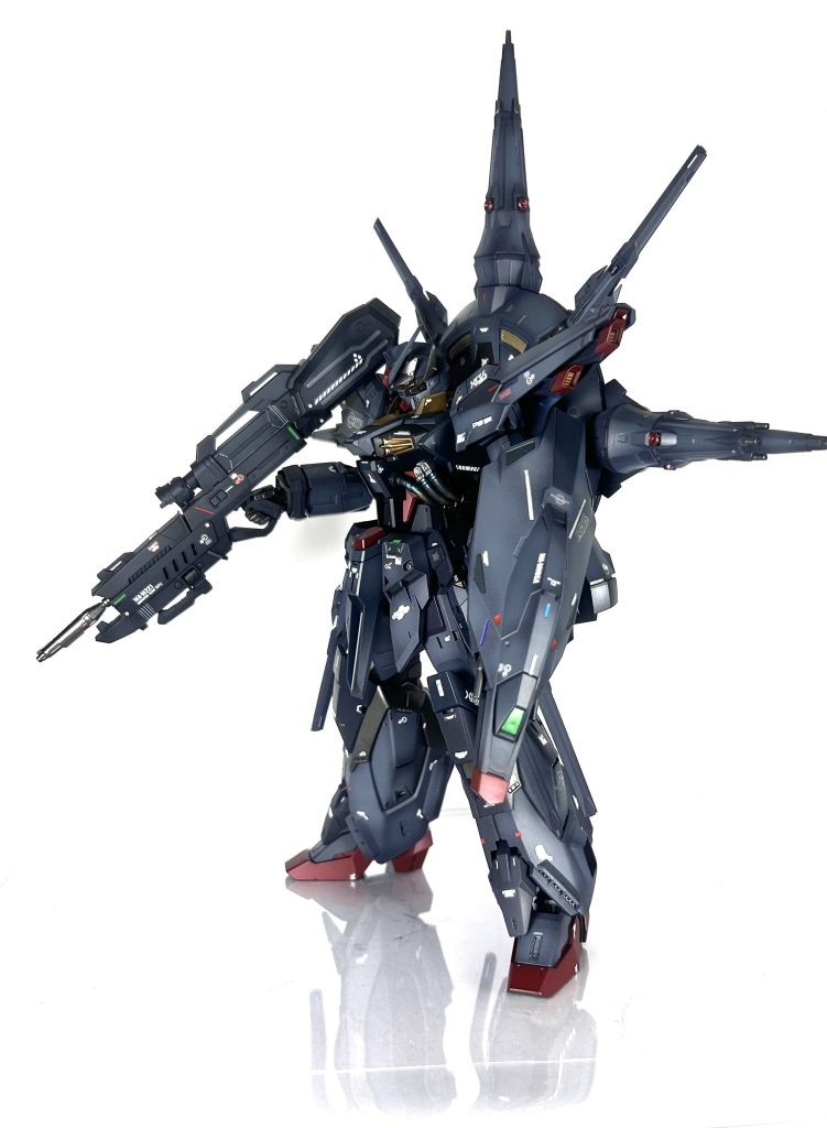 メインカラーは私好みの暗めのグレーを調色。メタリックな塗装にしようか迷いましたが、原作よりの質感を選びました。&nbsp;