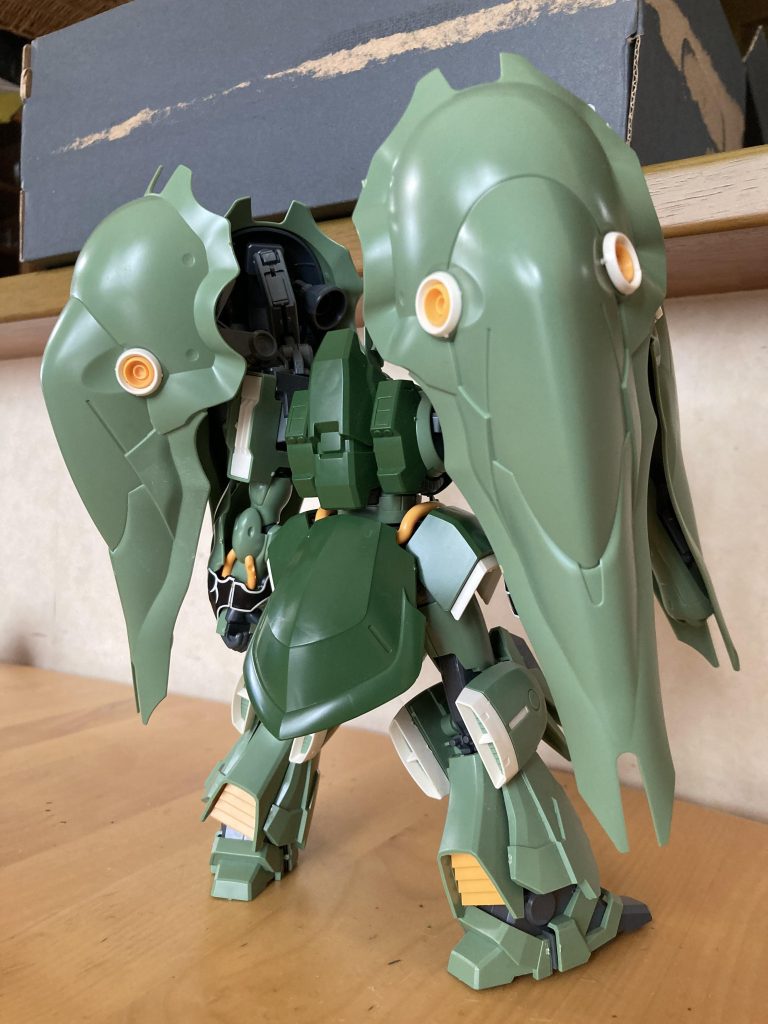 素組バック膝裏パーツ一つ紛失発覚(zaku-kao10)