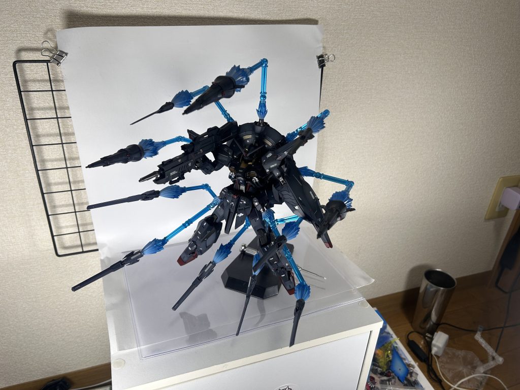 画像のようにいつもの撮影スペースではドラグーンがはみ出まくったので、一年放置していた撮影背景布を引っ張り出しました！