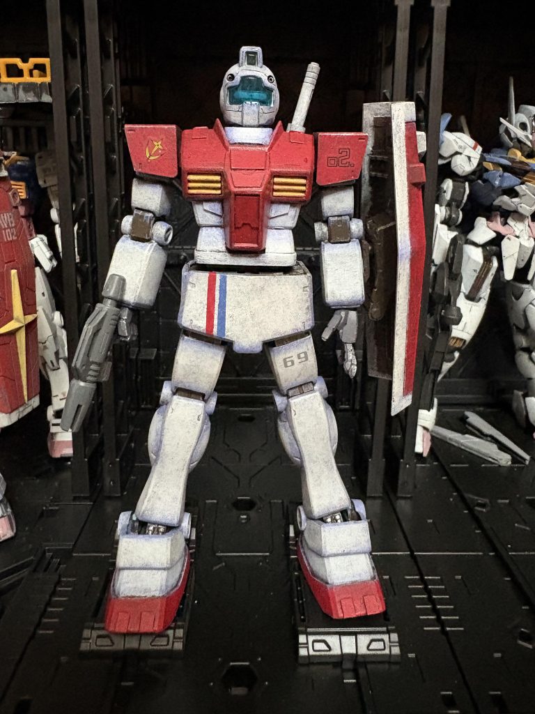 こいうのはバレないのが美徳だと思うのですが、あからさまに胴の延長と足の付け根の延長をしてます。この工作をきちんとすれば最新キットよりもカッコよくなるので旧キットはお気に入りです。