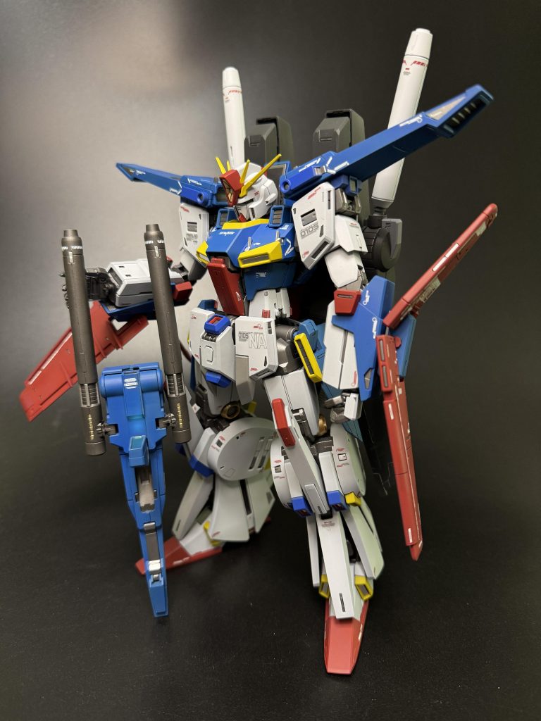 ZZってこんなにかっこ良かったかな🤔?て思うくらいかっこいいですね写真では普通に白いですが下地のグレーを隠蔽しきれてないので実際には少し青みがかった白になってます。