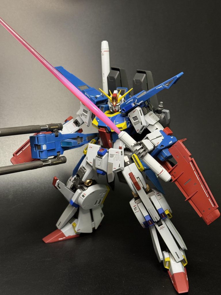 いつもHGばっか作るのでMG乗せれるスタンドが家に無かったです笑ZZなどのハイパービームサーベルのエフェクトてもうちょっと太くても良いと思います🤔