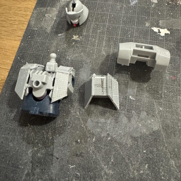 細かいパーツが多くて作るのに骨が折れましたが達成感はあります（5枚目）