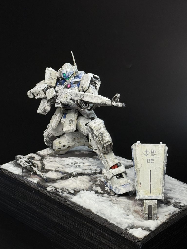 雪の降る市街地戦。相手が動き出すその一瞬を待つ。そんな脳内妄想を表現してみました。大学生の頃から思い描いていたジオラマを自分の手で再現できて感無量です。