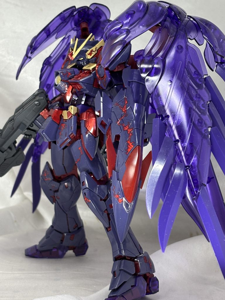 横顔がいいんですよゼロカスタムは。翼の展開でボリュームが増すし、顔に翼がかかる感じが最高です。