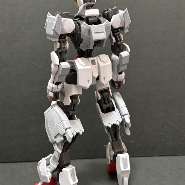 全身の工作がある程度完了しました！まだ工作が残ってる部分もありますが、次は腰のブースターに取り掛かります。（2枚目）