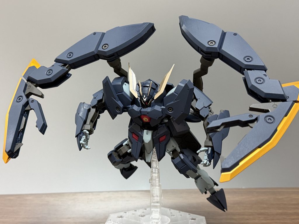 武器が無いのでポージングのバリエーションが…モデラーさんがネットに上げてるのも見たけどみんなこんな感じでしたね(^_^;)次はMGバルバトスルプス作るぞ〜久しぶりのMG作成楽しみです😊