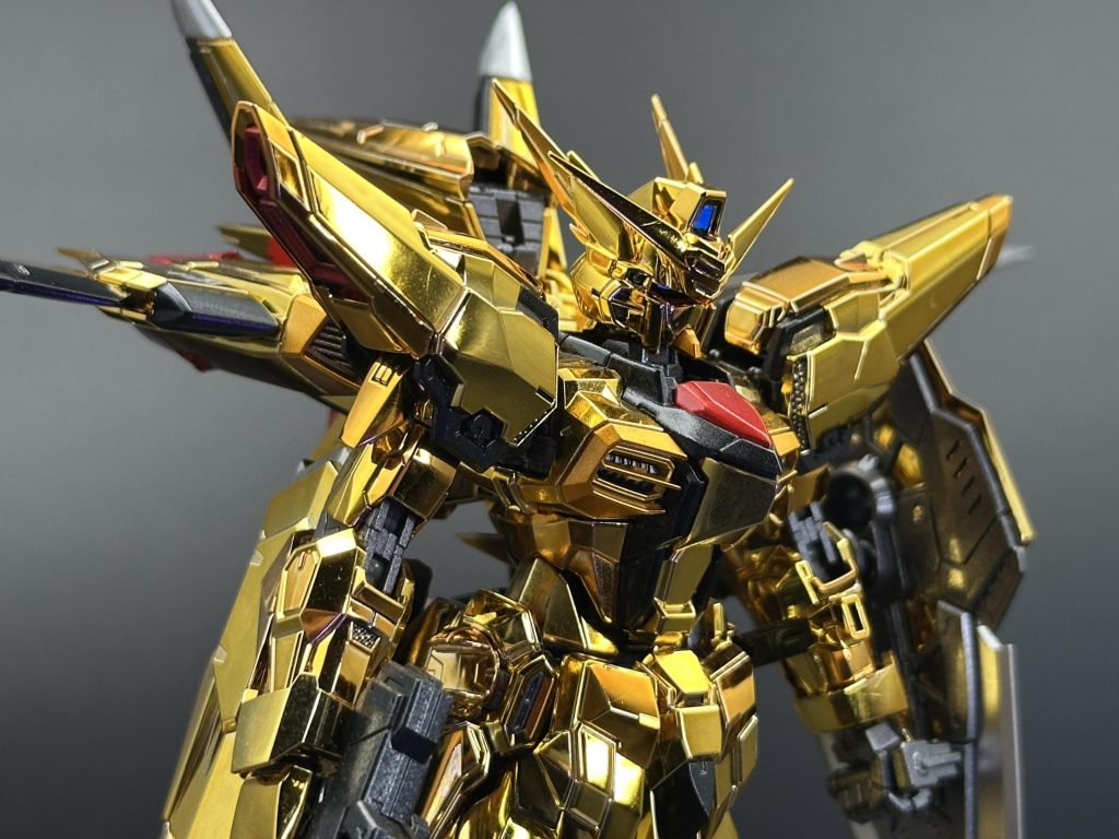 内部フレームはガンメタル、赤はマイカレッド、黒はメタリックブラックで塗装してます。