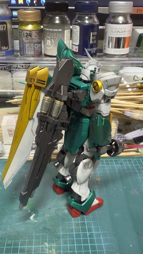 バスターライフルはゴールド・シルバー・ブロンズで細かく色分けしてみてます