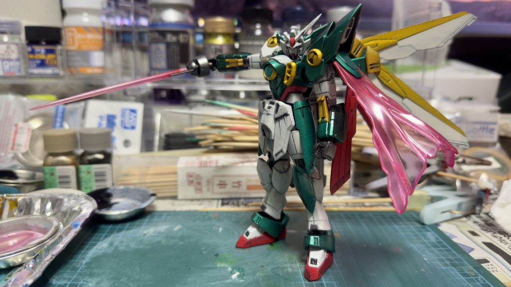 さらに細かい色分けとかスミ入れとか軽い汚しとか入れた状態ビームマントの艶のあるテカリ具合も良いですね〜