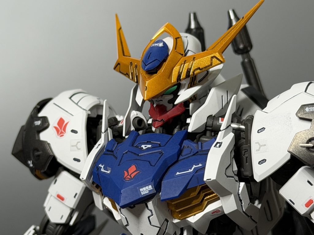 肩のとこの赤が気になってたので思い切ってガンメタにしましたここの色変えてる人あんまいないけど自分的には良くなったと思ってます